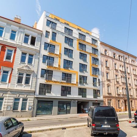 Brand New Two Room Apartment #34 With Free Secure Parking In The Center Prag Exteriör bild
