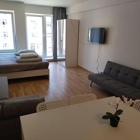 Brand New Two Room Apartment #34 With Free Secure Parking In The Center Prag Exteriör bild