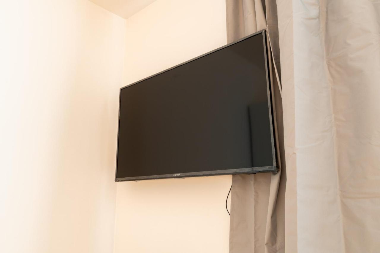 Brand New Two Room Apartment #34 With Free Secure Parking In The Center Prag Exteriör bild