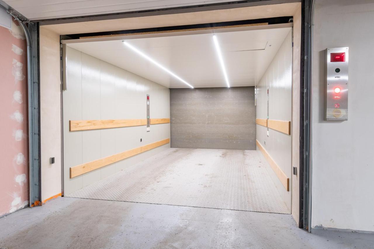 Brand New Two Room Apartment #34 With Free Secure Parking In The Center Prag Exteriör bild