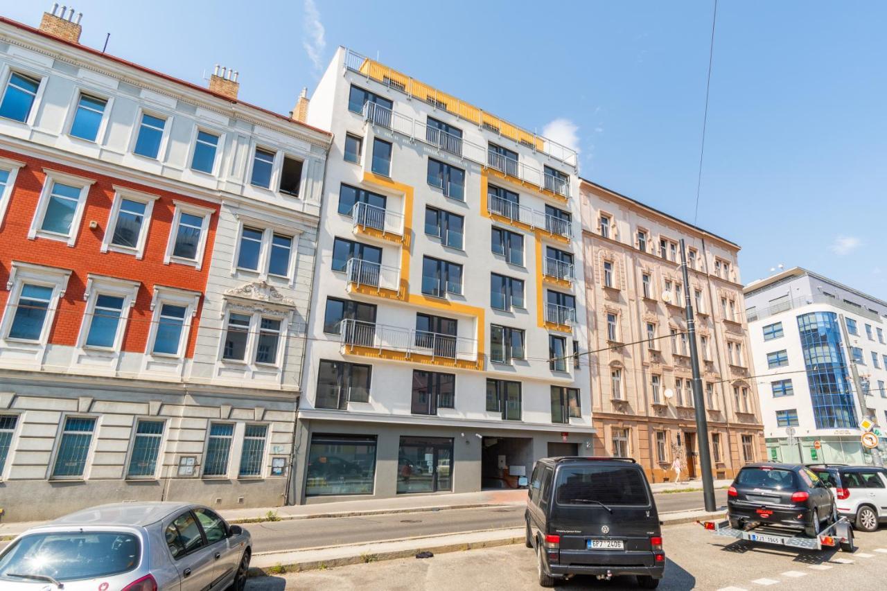 Brand New Two Room Apartment #34 With Free Secure Parking In The Center Prag Exteriör bild
