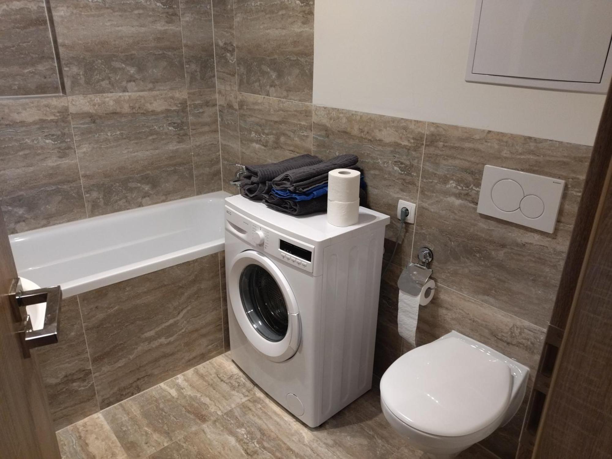 Brand New Two Room Apartment #34 With Free Secure Parking In The Center Prag Exteriör bild